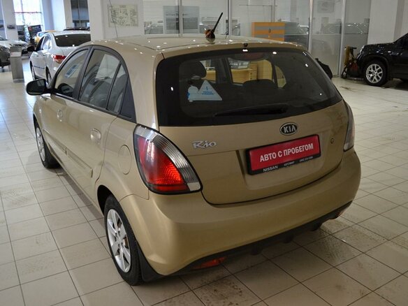 2010 Kia Rio II Рестайлинг, бежевый - вид 2