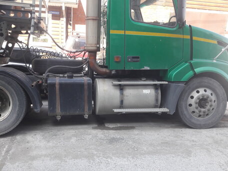 2004 Volvo VNL, зелёный, 990000 рублей, вид 2