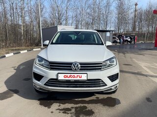 2017 Volkswagen Touareg II Рестайлинг, белый, 3100000 рублей, вид 2