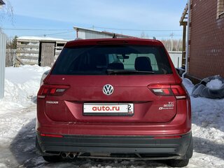 2017 Volkswagen Tiguan II, пурпурный, 2300000 рублей, вид 2