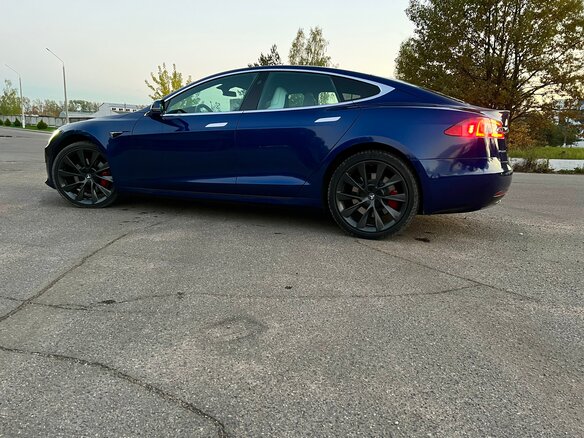 2019 Tesla Model S 75D I Рестайлинг, синий, 2500000 рублей - вид 4