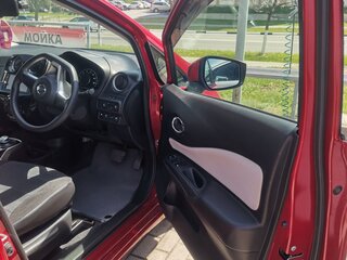 2018 Nissan Note e-Power II Рестайлинг, красный, 1620000 рублей, вид 5