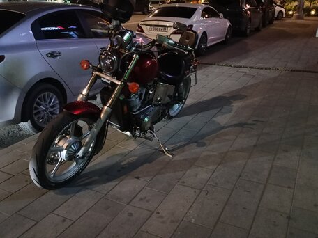 1990 Honda VT 1100, красный, 480000 рублей, вид 2