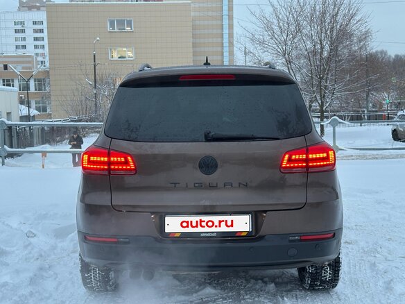2015 Volkswagen Tiguan I Рестайлинг, коричневый, 1600000 рублей - вид 6