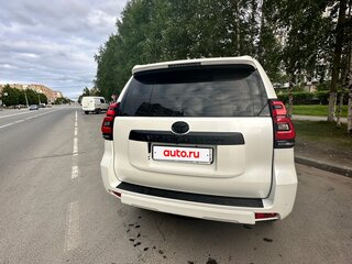 2018 Toyota Land Cruiser Prado 150 Series Рестайлинг 2, белый, 5800000 рублей, вид 3