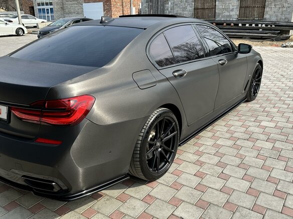 2017 BMW 7 серии 740e VI (G11/G12), серебристый - вид 4