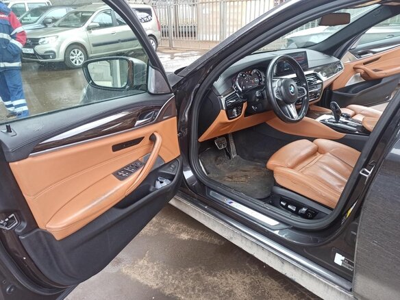 2017 BMW 5 серии M550i xDrive VII (G30/G31/G38), серый - вид 4