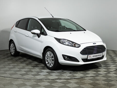 2016 Ford Fiesta Mk6 Рестайлинг, белый, 929700 рублей, вид 3