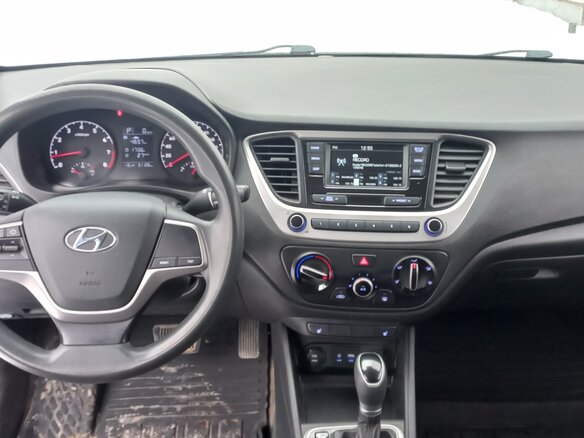 2018 Hyundai Solaris II, чёрный, 1100000 рублей - вид 5