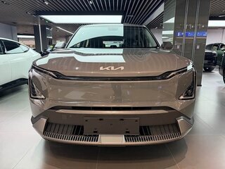 2026 Kia EV5 64.2 kWh, серебристый, 3458055 рублей, вид 1