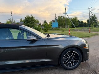 2017 Ford Mustang VI Рестайлинг, серый, 2550000 рублей, вид 3