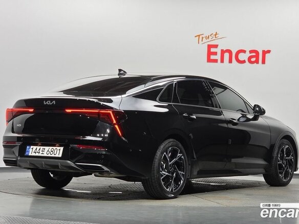 2025 Kia K5 LPi III Рестайлинг, чёрный, 3470000 рублей - вид 2