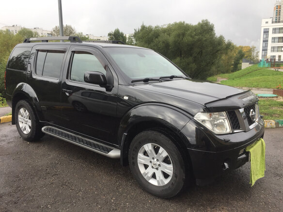 2005 Nissan Pathfinder III, чёрный - вид 2