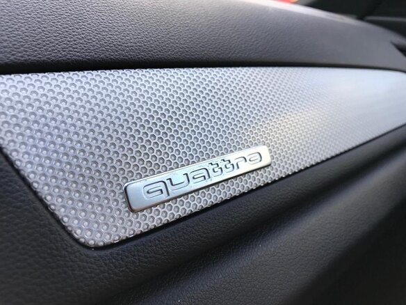 2011 Audi Q3 I (8U), белый - вид 9