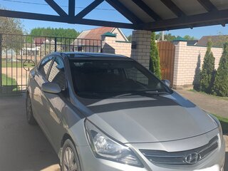 2015 Hyundai Accent IV, серебристый, 910000 рублей, вид 1