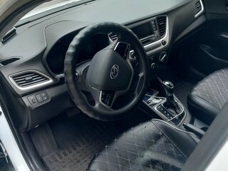 2017 Hyundai Solaris II, белый, 730000 рублей, вид 3