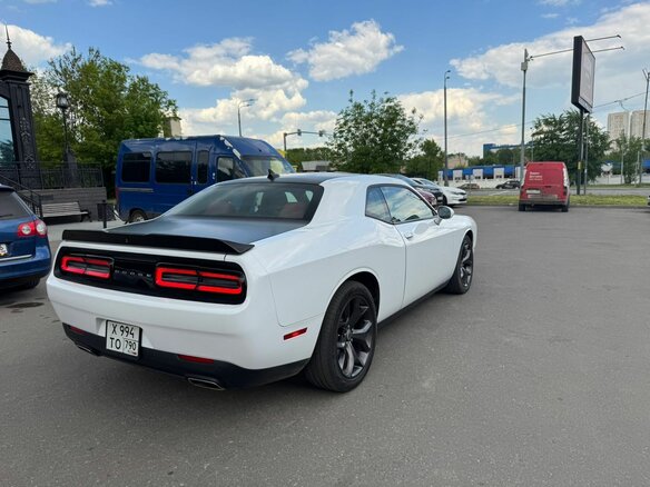 2019 Dodge Challenger III Рестайлинг 2, белый, 4300000 рублей - вид 7