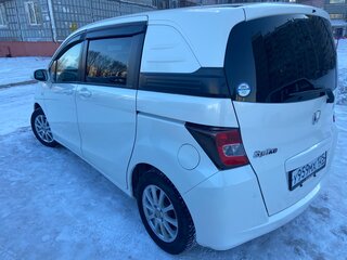 2011 Honda Freed I Рестайлинг, белый, 1165000 рублей, вид 5