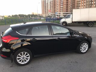 2017 Ford Focus III Рестайлинг, чёрный, 900000 рублей, вид 3