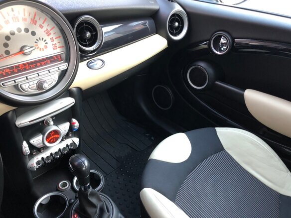 2008 Mini Hatch Cooper II (R56), бежевый - вид 13