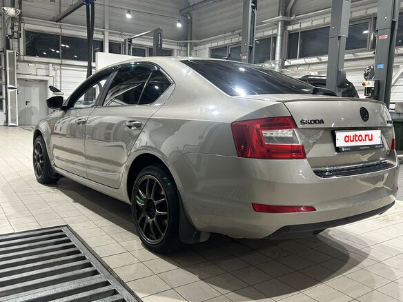 2013 Skoda Octavia III (A7), бежевый, 1250000 рублей - вид 6
