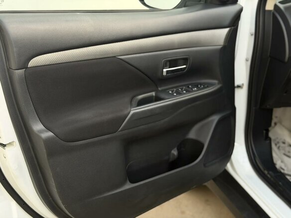 2015 Mitsubishi Outlander III Рестайлинг, белый - вид 10