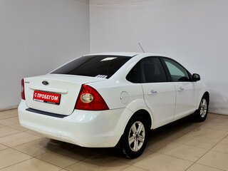 2010 Ford Focus II Рестайлинг, белый, 550000 рублей, вид 4
