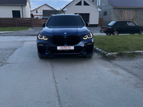 2018 BMW X5 50i IV (G05/G18), синий, 5900000 рублей - вид 4