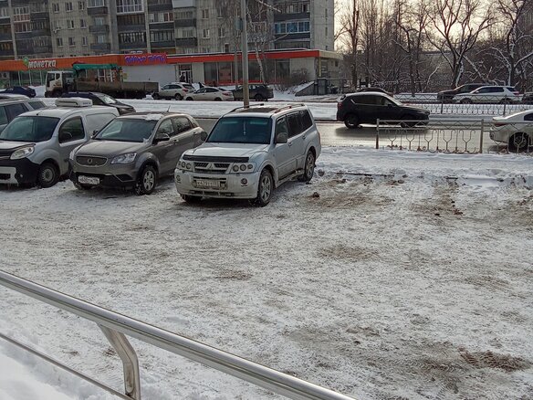 2004 Mitsubishi Pajero III Рестайлинг, серебристый, 1150000 рублей - вид 10