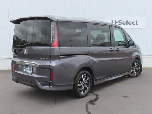 2022 Honda Stepwgn Spada V Рестайлинг, серый, 1900000 рублей - вид 5