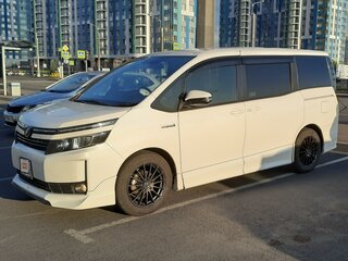 2014 Toyota Voxy III (R80), белый, 1980000 рублей, вид 4