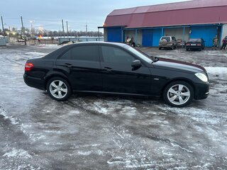 2011 Mercedes-Benz E-Класс 200 7G-Tronic IV (W212, S212, C207), чёрный, 1800000 рублей, вид 3