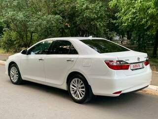 2015 Toyota Camry VII (XV50) Рестайлинг, белый, 2500000 рублей, вид 4