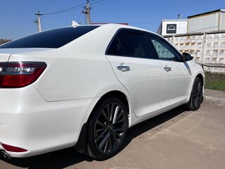 2015 Toyota Camry VII (XV50) Рестайлинг, белый, 2050000 рублей, вид 4