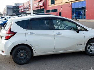 2018 Nissan Note e-Power II Рестайлинг, белый, 1325000 рублей, вид 5