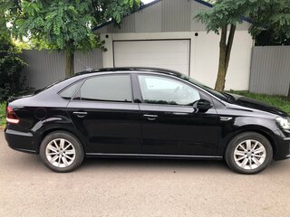 2018 Volkswagen Polo V Рестайлинг, чёрный, 850000 рублей, вид 2