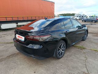 2021 Toyota Camry VIII (XV70) Рестайлинг, чёрный, 2434700 рублей, вид 3