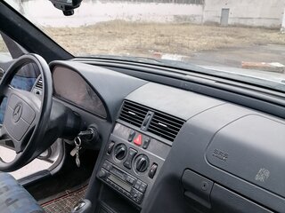 1997 Mercedes-Benz C-Класс 180 I (W202) Рестайлинг, серебристый, 900000 рублей, вид 4