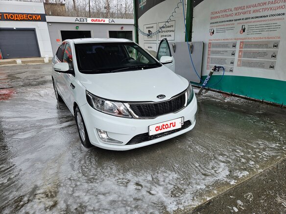 2013 Kia Rio 5-speed III, белый, 1000000 рублей - вид 10