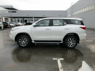 2019 Toyota Fortuner II, белый, 5300000 рублей, вид 4