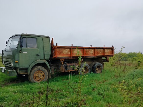 1994 КамАЗ 55102, зелёный, 700000 рублей - вид 1
