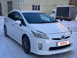 2011 Toyota Prius III Рестайлинг (XW30), белый, 1200000 рублей, вид 5