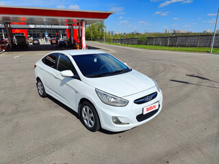 2013 Hyundai Solaris I, белый, 600000 рублей, вид 2
