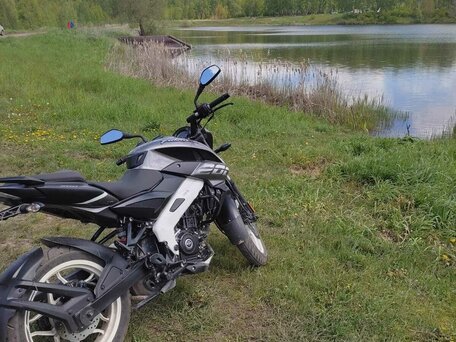 2021 Bajaj Pulsar NS 200, серый, 220000 рублей, вид 3
