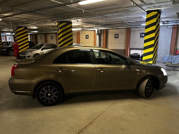 2005 Toyota Avensis II, коричневый, 380000 рублей - вид 1
