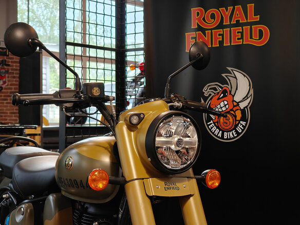 2026 Royal Enfield Classic 350, коричневый, 516000 рублей - вид 13
