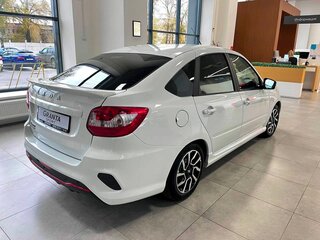 2024 Lada (ВАЗ) Granta Drive Active I Рестайлинг, белый, 1350000 рублей, вид 4