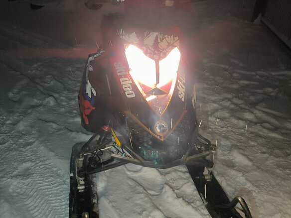 2009 BRP Ski-Doo Summit 800, красный, 600000 рублей - вид 1