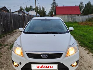 2010 Ford Focus II Рестайлинг, белый, 650000 рублей, вид 1