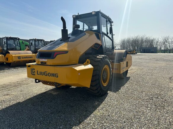 2022 LiuGong CLG 6114E, 5800000 рублей - вид 1